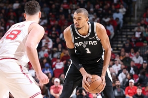 服气！火记：从目前的表现来看 马刺的实力明显高出火箭一档 配图