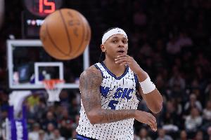 砍瓜切菜！班凯罗16中12超高效轰下33分5板3助1帽 正负值+27 配图