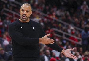 乌度卡：这是我们本赛季防守最糟糕的一场 被人突破得太容易 配图