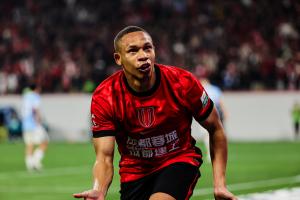 韦林顿确诊上唇部贯通伤；11、21牙半脱位；上颌前牙区牙槽骨骨折 配图