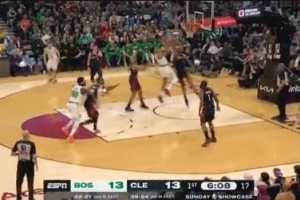 大举反击！塔图姆里突外投独得10分 率队轰出17-4攻击波强势反超 配图