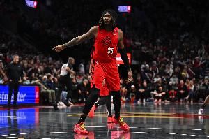 正负值+30全场最高！罗威8中6高效拿下12分7板2助 4前场板 配图