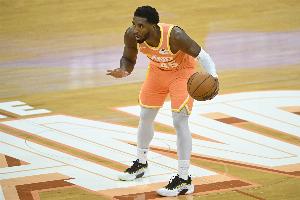 米切尔:领袖的责任从不只是得分这么简单 攻防两端都要奠定基调 配图