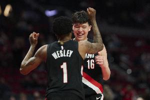 【菜鸟】杨瀚森5分1暴扣 哈珀19分6助 弗拉格17分8板6助 康神失准 配图