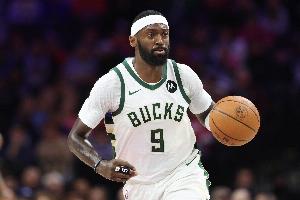 也就你能看！波蒂斯11中7拿下18分10板 下半场一分未得 配图