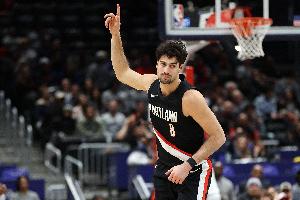 复出可圈可点！阿夫迪亚16中6略有锈迹 拿18分5篮板8助攻3盖帽 配图