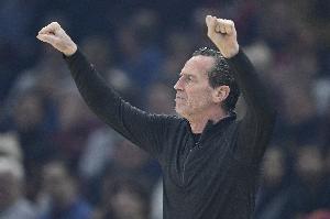 阿特金森：主教练和球员之间沟通至关重要 这能帮助他们保持稳定 配图