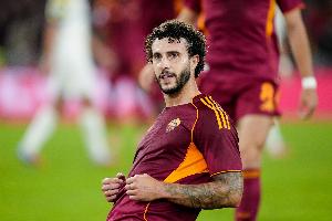 记者：埃尔莫索本周一参加罗马全队合练，苏莱开始回训练场训练 配图