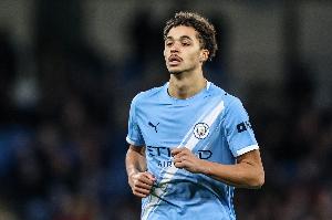 一鸣惊人！20岁曼城中卫阿莱恩身价暴涨900%，从80万欧涨至800万 配图