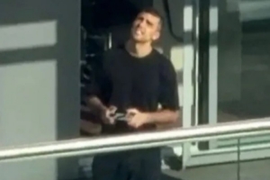 太阳报：罗德里在阳台玩无人机，邻居报警认为隐私被侵犯 配图