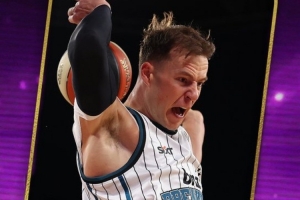 本赛季NBL25岁以下最佳球员！媒体人：新疆男篮签约大外援曼宁加 配图