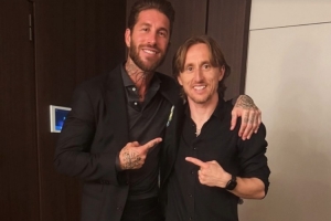 老队友！拉莫斯社媒晒与莫德里奇合照：真正的兄弟，足球的馈赠 配图