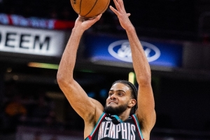 火力全开！吕佩尔半场10中4砍16分4板 得分平个人赛季单场最高 配图