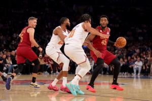 此消彼长!东部第3尼克斯输球遭连败 第4骑士将胜场差缩小到0.5个 配图