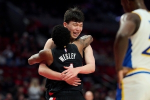 队记：杨瀚森平常机会不多 有韦斯利这样默契的队友能让他更适应 配图