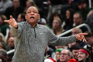 波蒂斯:里弗斯不可能退休 他年薪1500万呢 谁会放弃这么多钱啊 配图