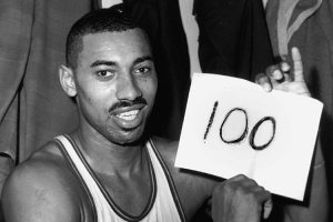 你们一起上吧！张伯伦仍保持着连续得分30+/40+/50+/60+的纪录 配图