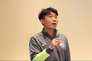 郑智赛前喊话球队：相信自己、相信队友、相信球队 配图