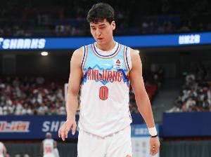 媒体人：西尔扎提受伤很遗憾 他的活力&拼劲&防守是新疆一大亮点 配图