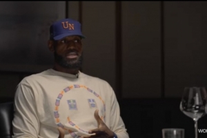 詹姆斯：一到季后赛吹罚尺度突变 你可能需要好几场比赛才能适应 配图