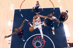 谁也不虚让谁！伦纳德强突唐斯上篮2+1 唐斯突破拉杆上篮2+1回应 配图