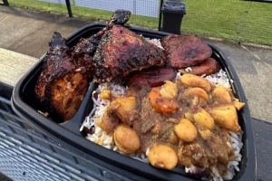 仅售6镑！英格兰低级别球队的球场餐食引热议，球迷：我直接打包 配图