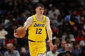 拉拉维亚：近期我们的身体对抗强度非常好 防守表现有很大提升 配图