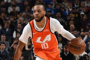 加兰出战的比赛快船4胜0负 场均贡献17分4.3篮板4.5助攻 配图