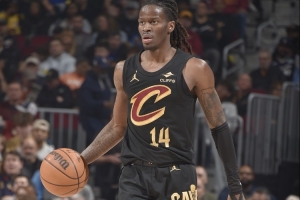 阿特金森：基翁·埃利斯防守已非常出色 我们还在挖掘其进攻潜力 配图