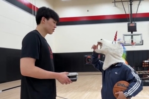 是否有压力？杨瀚森：分几方面 想证明自己 回馈球迷 为国出征 配图