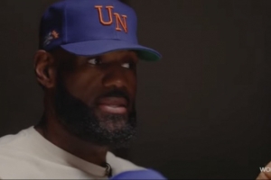 詹姆斯：我们球员希望判罚标准一致 每晚不同裁判说的都不一样 配图