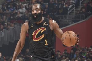 传奇行列！哈登突破29000分 历史第三位后卫&比肩乔丹和科比 配图