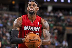 名嘴:詹姆斯最伟大时刻是12年东决G6 那场输的话生涯蒙上阴影了 配图