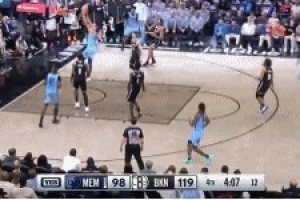 一飞冲天！吕佩尔冲击内线暴扣得手 砍下20分创生涯新高 配图