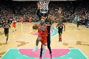 官网战力榜：马刺继续领跑 雷霆反超活塞 湖人升至前十！ 配图