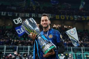 罗马诺:恰尔汗奥卢的续约完全停滞,若没进展极可能今夏离开国米 配图