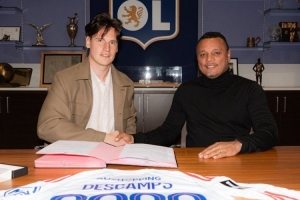 官方:里昂与29岁门将雷米·德尚续约至2029年6月 配图