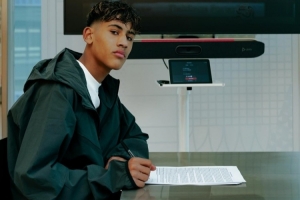 曼晚：曼联没让JJ·加布里埃尔踢U21是因为赛季初他才14岁 配图