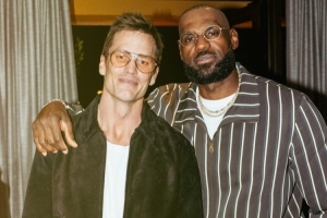 布雷迪晒与詹姆斯合照!NFL官方评论: x ! 配图