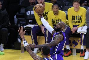 快攻得分占比榜:詹姆斯26.6%居首 第2-9大多年轻球员 伦纳德第10 配图