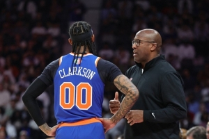 差距太大!尼克斯替补得分14-37快船输23分 上半场直接挂零 配图