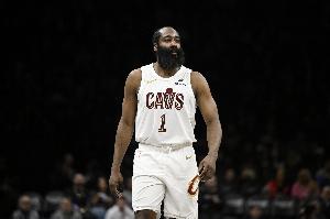 稳扎稳打!哈登半场6中3拿到12分3板 三分5中2 配图