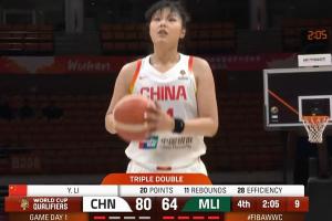 小宝太强了！李月汝连续三个回合打成2+1出场18分钟已经20分11板 配图