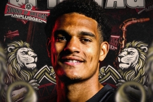 药厂PK兵工厂！勒沃库森发布欧冠迎战阿森纳海报：宽萨单人出镜 配图