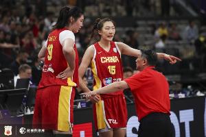 解说：中国女篮内外线衔接时有脱节 外线投射手感亟待提高 配图