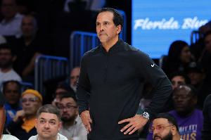 斯波谈阿德巴约83分:真是超现实的一晚 我甚至不敢去想换下他 配图