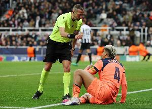 阿劳霍谈丢球前失位：我当时抽筋了，不理解裁判为何又让我离场 配图