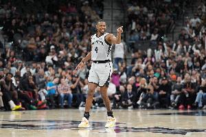 主场连续击败活塞快船火箭绿军!福克斯:这段赛程会真正考验我们 配图