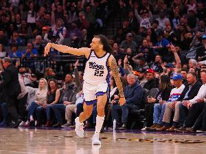 不摆烂了？国王20分大逆转步行者 德文·卡特末节独得22分 配图