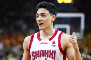 活力十足！于米提5中4拿到11分7板 正负值+13 配图